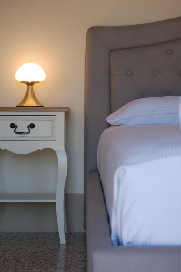 Residenza D'Epoca Cavaliere - Romantic Rooms บิบโบนา ภายนอก รูปภาพ
