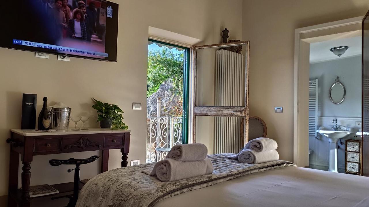 Residenza D'Epoca Cavaliere - Romantic Rooms บิบโบนา ภายนอก รูปภาพ
