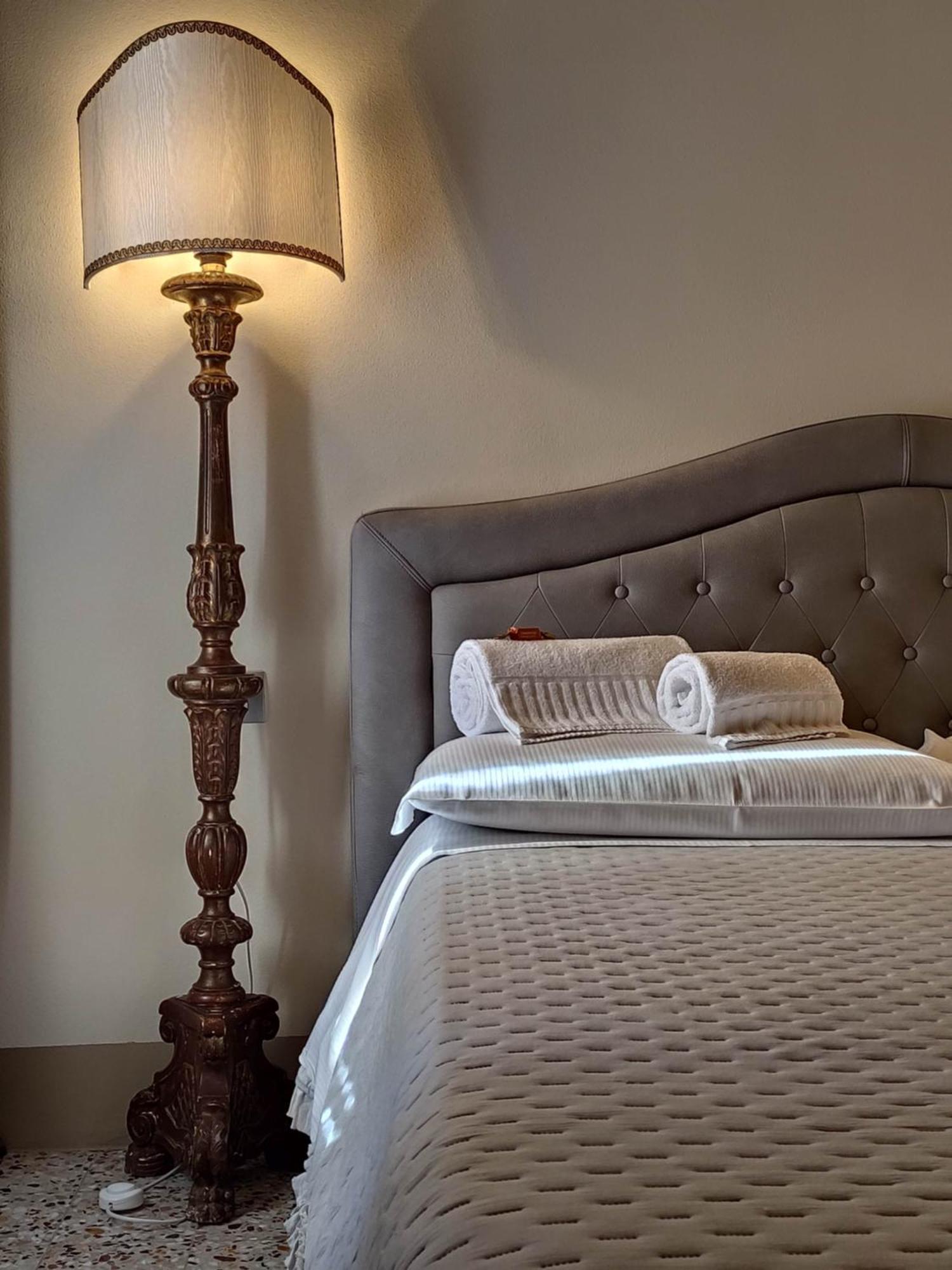 Residenza D'Epoca Cavaliere - Romantic Rooms บิบโบนา ภายนอก รูปภาพ